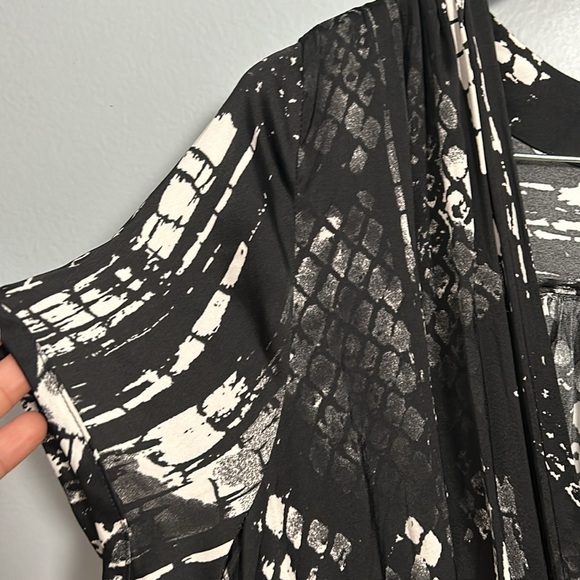Intimately Free People So Long Robe In Black Combo Snake Print Short Sleeve sz M - Picture 8 of 16